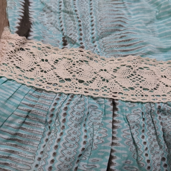 Umgee Turquoise Sleeveless Top Pom pom hemline - Picture 8 of 9